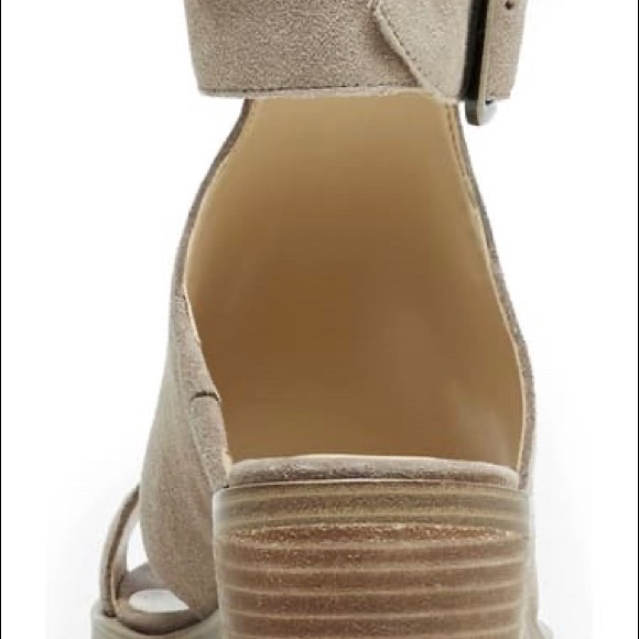 Tally Ankle Cuff Sandal
SOLE SOCIETY - Picture 3 of 16